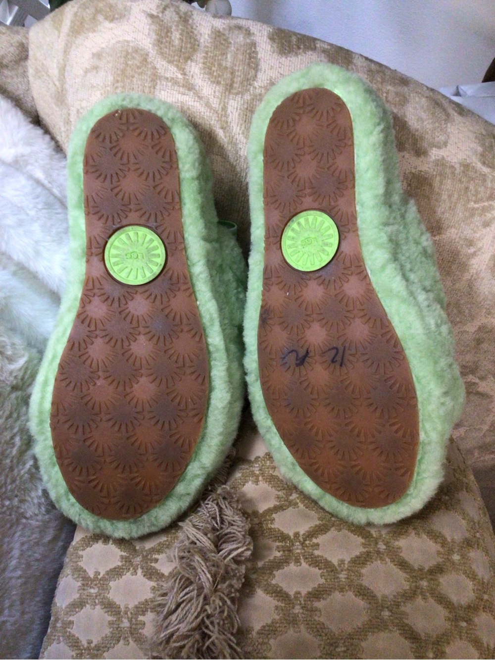 UGG - Picture 10 of 10